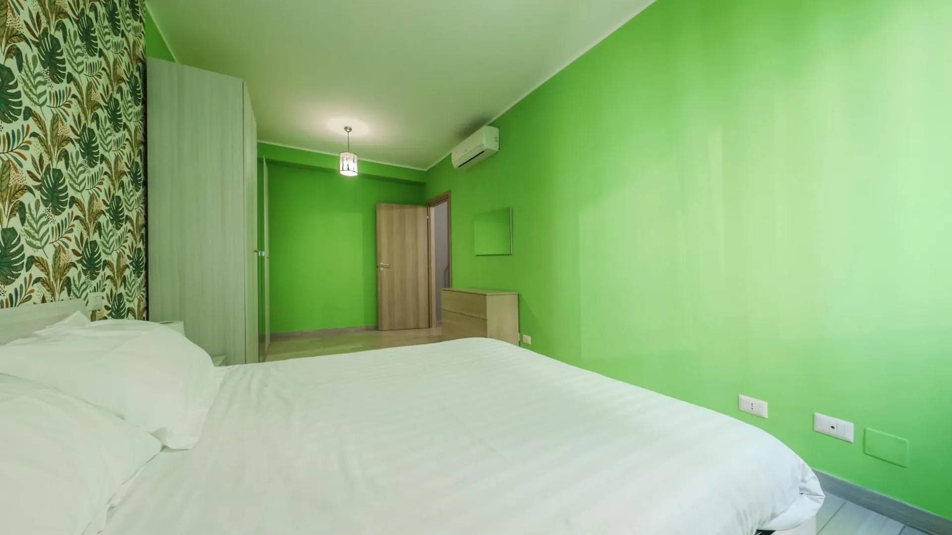 Michele Flat - Parcheggio - 10 Min Da Milano Centro Apartment 0*, Milan Italy