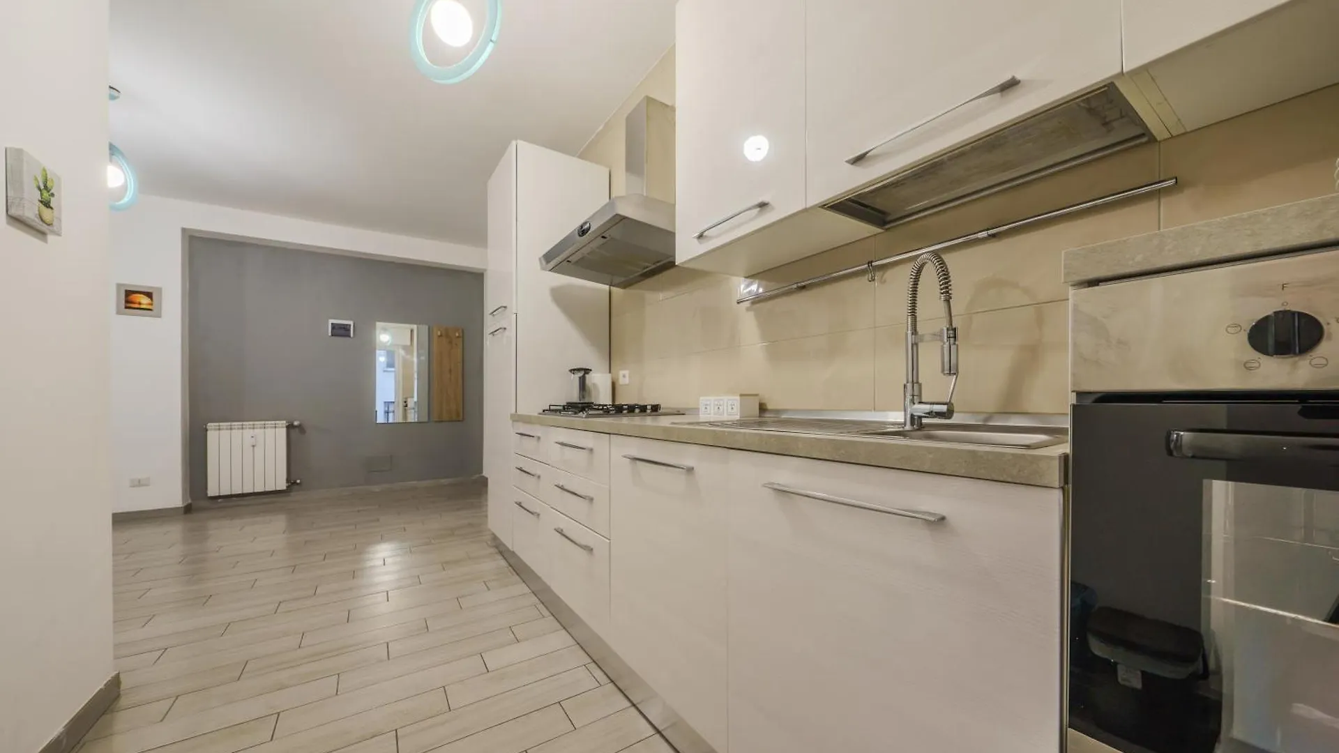 Michele Flat - Comfortable And Stylish Milan Apartment